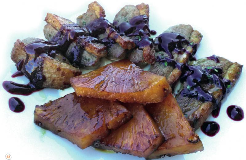 Magret de Pato con Piña y Frutos Rojos