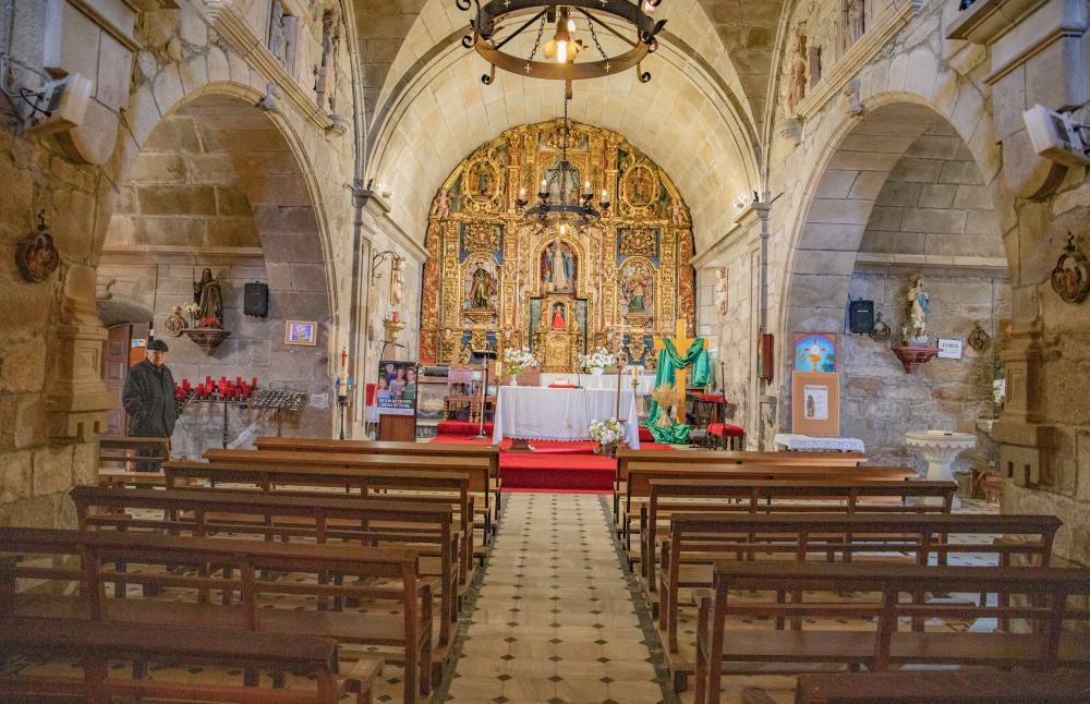 Interio de la iglesia de San Pedro de Cea