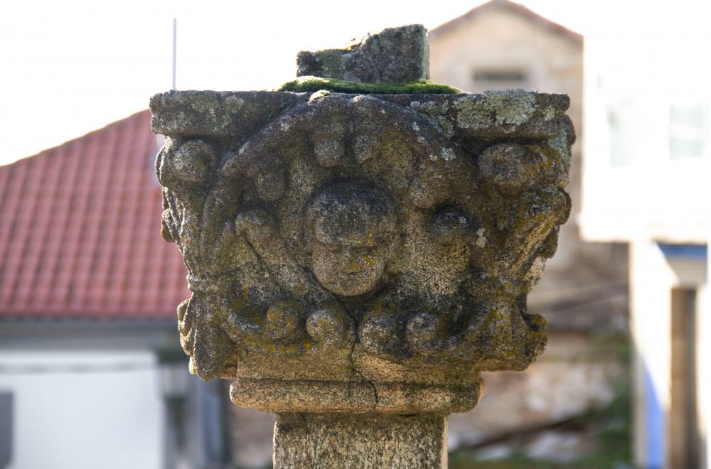 Columna  Iglesia de Santiago de Carril 